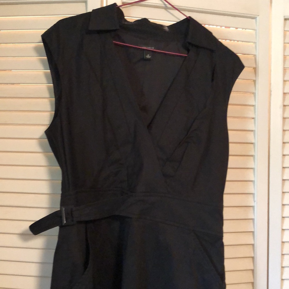 Ann Taylor lightweight collared black dress with flattering detail